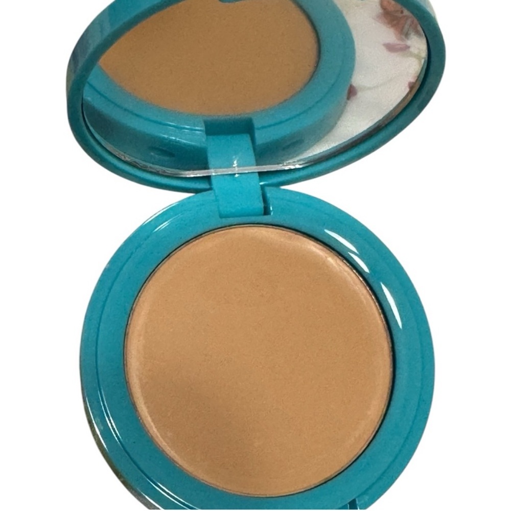 Carmindy & Co Bright Eyes Concealer in Medium. New!